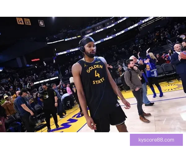 穆迪接受医疗处理双方球员眼含泪水全场沉寂气氛令人动容